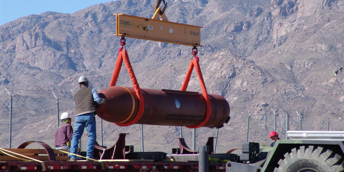 EEUU lanza por primera vez la bomba GBU-57 de 13 toneladas contra Irán.