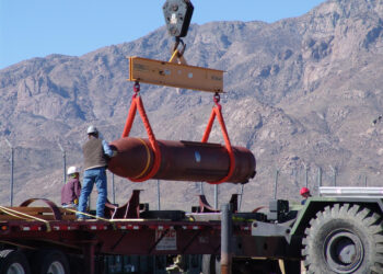EEUU lanza por primera vez la bomba GBU-57 de 13 toneladas contra Irán.