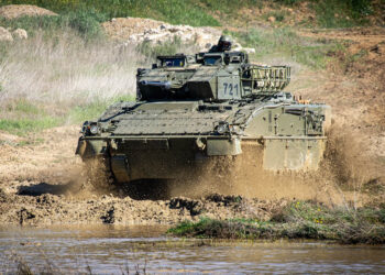 «Ejército de Tierra adquiere repuestos para vehículos Pizarro 18 meses después de la licitación.»