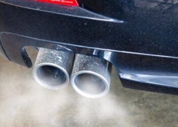 Los gases emitidos por los vehículos de gasolina modernos presentan niveles más elevados de toxicidad con respecto a otras fuentes de contaminación atmosférica.