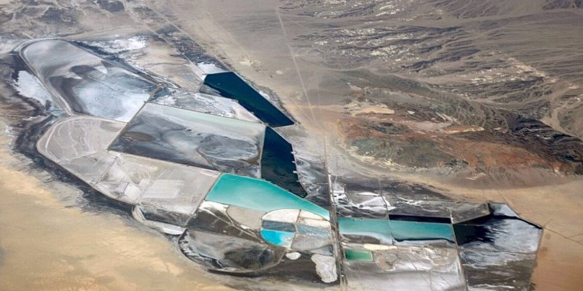 La creciente demanda de vehículos eléctricos está causando déficits en el suministro de litio.