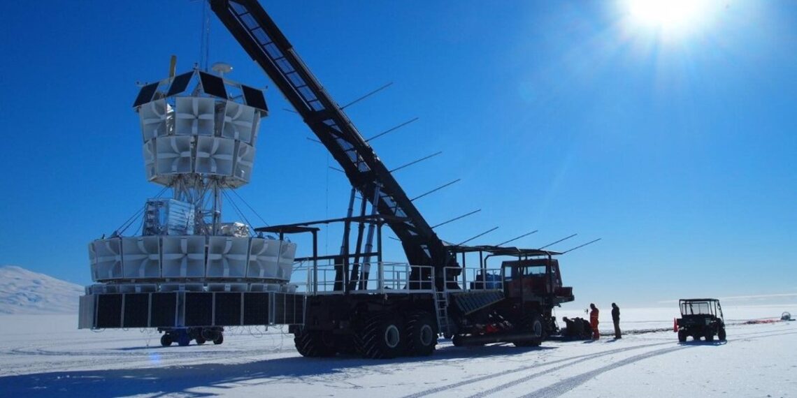 Se detectan extraños pulsos de radio en la Antártida.