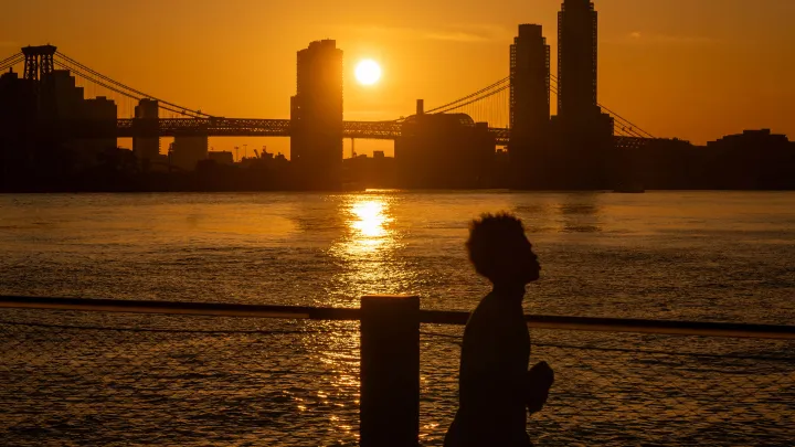 «La red eléctrica enfrenta prueba de resistencia en verano cálido.»