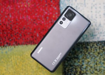 «Falla en HyperOS 2.0 inhabilita algunos móviles, Xiaomi detiene actualización.»