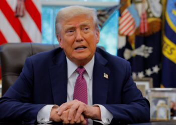 Estados Unidos advierte a Venezuela sobre el derribo de aeronaves que amenacen a sus buques.