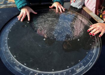 Cuando la ciencia se enfrenta a la fantasía: El fascinante (y a veces frustrante) universo del negacionismo astronómico.